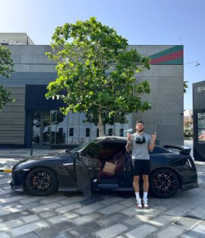 Ryan Taylor Instagram - Early Birthday Present 🤩 #R35 #GTR 

WINNAR LIFESTYLE!!!!!