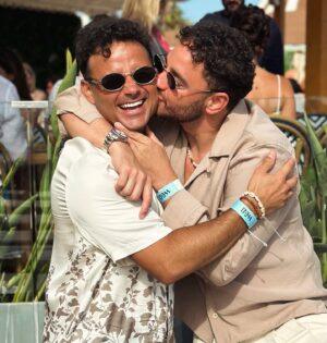 Ryan Thomas Instagram - 🚨 Ok so the news is finally out!!! 🚨 

Me and Ryan will be hosting our very own game show… 

99 to BEAT!! 

This is a dream come true for both of us and we cannot wait to get started!! Moments like this don’t come often and we’re going to enjoy every BEAT of it!!!! It literally is the perfect family game show and the fact we get to host it as brothers-doesn’t get any better! 

What a way to turn 40 my brother @ryanthomas84 happy birthday! We always said one day we would work together and am so happy it’s this !! 

This wouldn’t be possible without you guys, so a big thank you to our team\family @mcsaatchimerlin and also to @itv for believing in us…let the games begin!!! 

99 to Beat has only one rule "don’t come last !!"