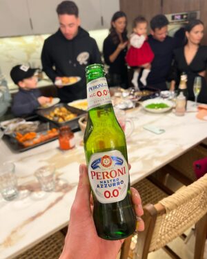 Ryan Thomas Instagram - Well over due family time this evening…Sunday roasting round @lucymeck1 and @ryanthomas84 😍🍽️🍷…and a guest appearance from Ryan’s new lovely dance partner @amanifancy ❤️⛸️💫 #sundayroast #thomasfamily #blessed