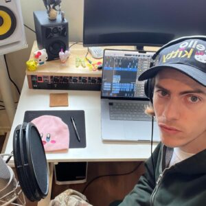 Ryder McLaughlin Instagram - Hiii I just put out a song that I’ve been sitting on for a long time. I have been making music for a while now and have been to scared to upload it but… it’s my birthday and thought it’d be a good time to start. Link in bio if ya wanna listen💞 thank youuuuu