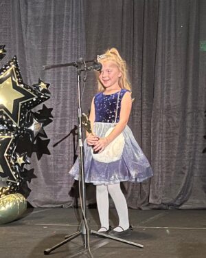 Rylea Nevaeh Whittet Instagram - Rylea won a Joey Award @joeyawardsofficial on the weekend for her performance in MAID. She was so excited! Me too! Congratulations my sweet girl! 🏆🥇🙌🏻🪅 More pictures to come… #joeyawards #ryleanevaehwhittet #ryleawhittet #maddyfrommaid #maidnetflixseries #childactor #kidactor #awardwinning #award #actor #actress #kidactress #childactress #smile #proud #winner #smileyrylea #thatdress #mykidisthecutest Also, how cute is this dress!!!??? Thank you to @sparkleandjunebug #sparkleandjunebug for such great customer service ❤️