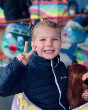 Rylea Nevaeh Whittet Instagram - Fair Day!  Rylea won this otter playing a basketball hoop game 😊 #ryleanevaehwhittet #ryleawhittet #maddyfrommaid #fair #fairday #sunday #sundayfunday #otter #smileyrylea #smile #love #rides #fishyface #mykidisthecutest