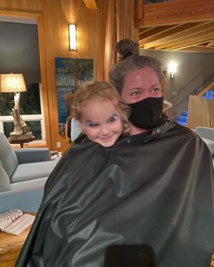 Rylea Nevaeh Whittet Instagram - This is Rylea’s friend Misha @mishka250 Misha was such a great friend and helper while filming #MAID We love and miss you Mish Mish ❤️❤️❤️❤️ Thank you for keeping Rylea warm, dry, safe, and being a comfy cozy friend. #ryleanevaehwhittet #ryleawhittet #maddyfrommaid #friends #actor #childactor #kidactor #behindthescenes #saturday #love #smileyrylea #mykidisthecutest #netflixmaid #maidnetflix #maidnetflixseries #netflix #netflixseries