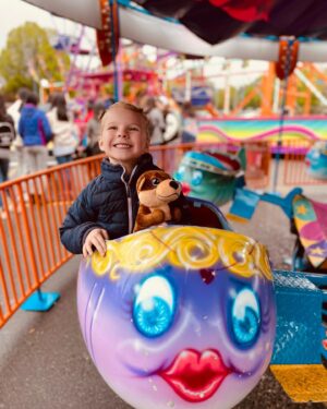 Rylea Nevaeh Whittet Instagram - Fair Day!  Rylea won this otter playing a basketball hoop game 😊 #ryleanevaehwhittet #ryleawhittet #maddyfrommaid #fair #fairday #sunday #sundayfunday #otter #smileyrylea #smile #love #rides #fishyface #mykidisthecutest