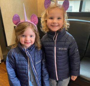 Rylea Nevaeh Whittet Instagram - Rylea’s photo doubles from MAID, Alena and Zoey @kdbrand @brecozzolino I loved seeing these 3 in their matching outfits ❤️❤️#ryleanevaehwhittet #ryleawhittet #maddyfrommaid #maid #netflixseries #netflix #childactor #childactors #behindthescenes #kidactor #kidactors #maddy #maidnetflix #netflixmaid #wednesday #smile #thesethree #kidactorslife #blueyes #twinzies