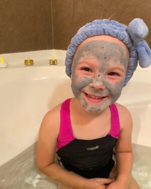 Rylea Nevaeh Whittet Instagram - It’s Rylea’s 6th Birthday today!!!! 🎈🎊🎉😘🎂🎁 She is growing up way too fast! The pictures are in order from the day she was born until today.  She insisted todays celebration had to include pink hair! She’s such a cutie, I love you Rylea! #ryleanevaehwhittet #ryleawhittet #maddyfrommaid #birthday #happybirthday #love #cutie #smile #pinkhair #iloveher #spring #cakeday #6thbirthday