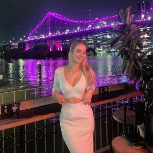 Rylee Mackintosh Instagram - After hours 🍸
