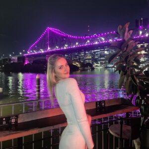 Rylee Mackintosh Instagram - After hours 🍸