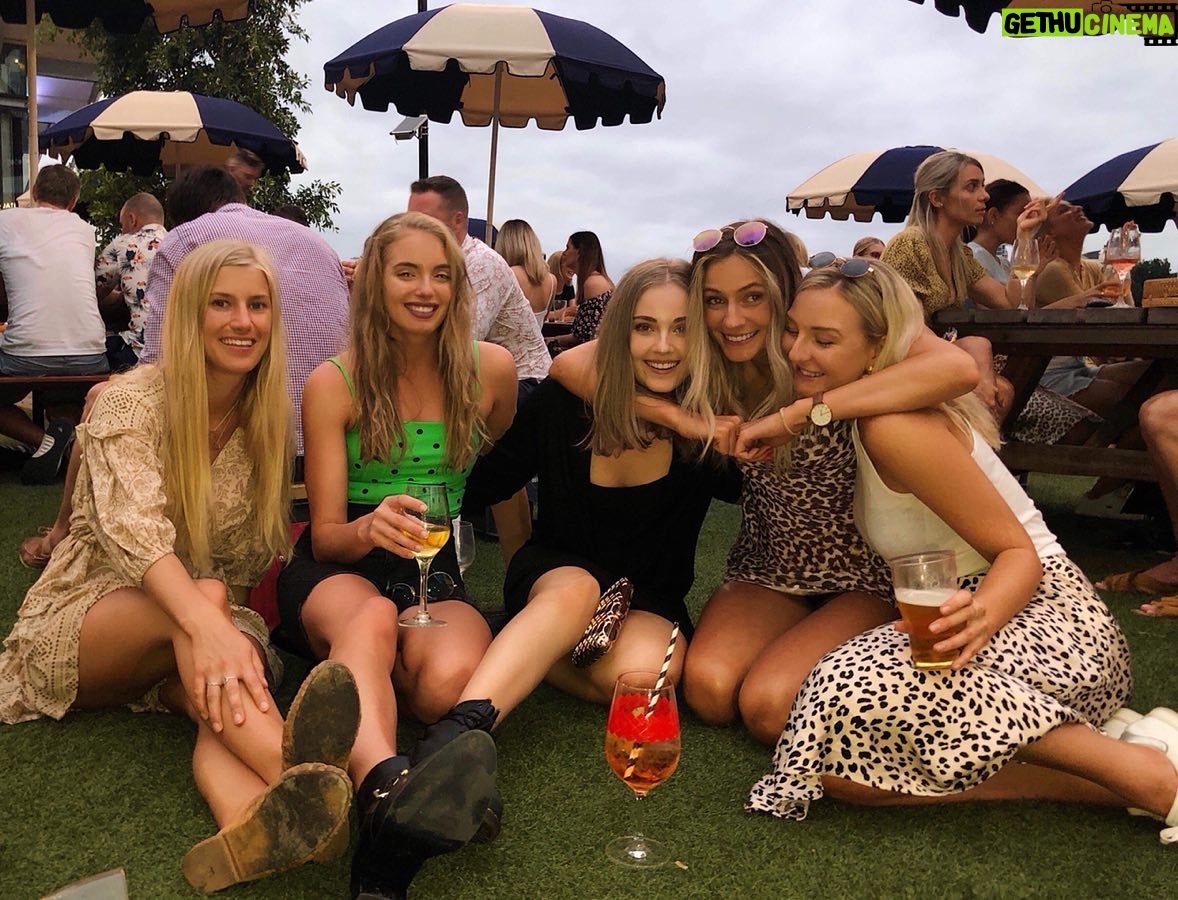 Rylee Mackintosh - 532 Likes - A perfect Xmas gathering ❤️