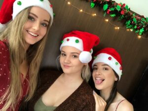 Rylee Mackintosh Instagram - Hope you all had a jolly jolly Christmas! 🎄🎅🏻🤶🏻