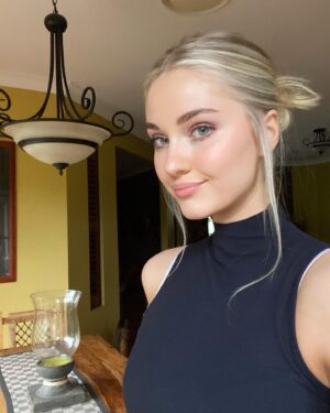 Rylee Mackintosh Instagram - Just the new hair selfies