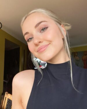 Rylee Mackintosh Instagram - Just the new hair selfies