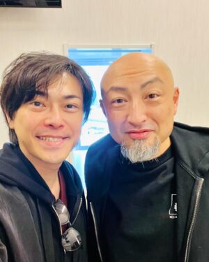 Ryo Katsuji Instagram - 「モンスター・コールズ」観劇
勝利、繊細な役で大変だろうけど素晴らしかったよ。
SUMMER NUDEの時の10代から知ってるけど本当大人になったなぁ。
でも今回はあの時の設定よりも若い13歳😂
でもちゃんとみえたよ。
ご飯行こうね。
聡ちゃんが声かけてくれたよ。マリウスもお世話になってって。
ほんとメンバーみんないい子だわ。

瀬奈さんなかなかな重たい役でしたが、愛が溢れて伝わって来ました。
また揚子江らーめんいきましょ！笑🍜

山内圭哉さんさすがでした。
木のモンスターって聞いてたけどどんなんになるんだろうと思ってたけどあれはマジで身体にきますね。
でも発声やら空気感やらマジモンスターでした。

たまたまバーバラバーバラことあゆっちともバッタリ👫

いい舞台を観た。
いい日だ。
よし俺も舞台稽古がんばるぞ。

@shori_sato_official  @_sexyzone 
@junsena_official 
@yamauchi_takaya 
@manaka_ayu