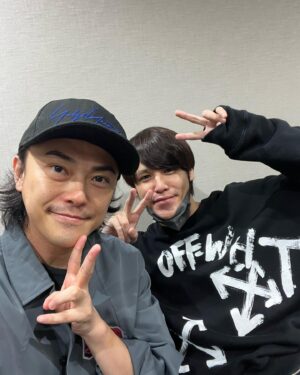 Ryo Katsuji Instagram - NEWS LIVEへ💜💛💚
振り絞りながら歌う姿に
魂を揺さぶられた。

最後の挨拶ホロリとした。
大変な中だけど
距離を変えずにね。

3人のバランスがほんと好きだな。

いい時間をありがとう。
しげかとう。
加藤涼🦦💚🦦

宮野真守くんと久々の再会！！
@miyano_mamoru_pr 
劇場版ガンダム00以来
また仕事したいね！

はぁいい一日だった☺️

昨日までの僕よ
共に乗り越えてきたじゃないか
僕は誓うよ　
一切引かないし　一才負けない
生まれた日から今日までの僕がみてる
明日もそう
少しずつ前へ　

最高Team NEWS 🙌
@takahisaaaamasudaaaa 
@keiichiro.koyama 
@shigeaki_kato_whoiam