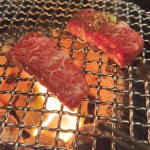 Ryo Katsuji Instagram - ビートルジぇーすと
公演終わりに
買い物ジェートからの
焼肉ジェート❤️

newサンダルゲット
マジェかわいいジェ

じぇっこ、いや10個下だけど
尊敬するよ。
自分をちゃんとだしながらの
役作り、瞬発力。
カンパニーに穏やかに
いいかじぇ、いや、風を
送り込む座長。

残りの公演も
まだまだもっともっと
いい舞台にしようジェ🪲🍹❤️