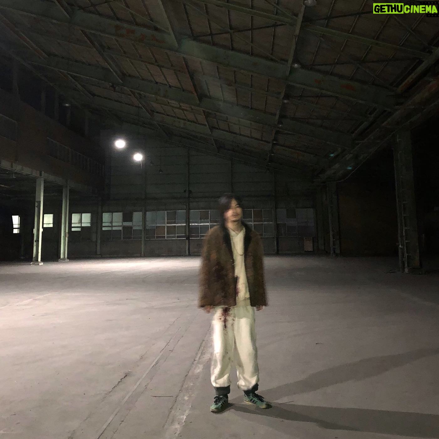 Ryo Narita - 57.2K Likes - vaundy : 恋風邪にのせて
MV是非