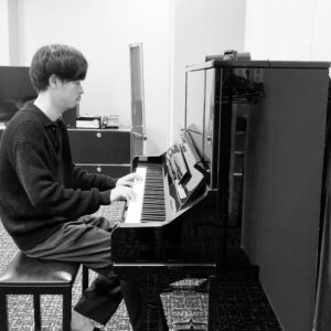 Ryo Narita Instagram - ナリタ協奏曲第三章

洗い物は面倒だけど掃除機かけるのはあまり苦にならないワルツ
そんな事より集中する時唇とんがらすのやめろ第八章