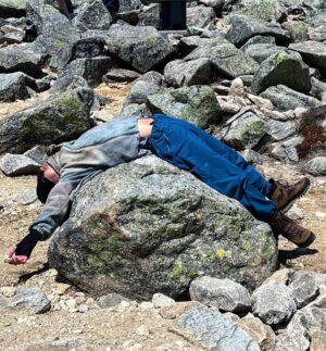 Ryo Narita Instagram - SNS頑張っていきましょう、私

とりあえず、山

いつだっていきたい、山

帽子の上からサングラスかけるってのが、形から入るってこと