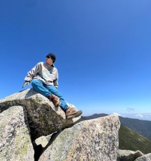 Ryo Narita Instagram - SNS頑張っていきましょう、私

とりあえず、山

いつだっていきたい、山

帽子の上からサングラスかけるってのが、形から入るってこと