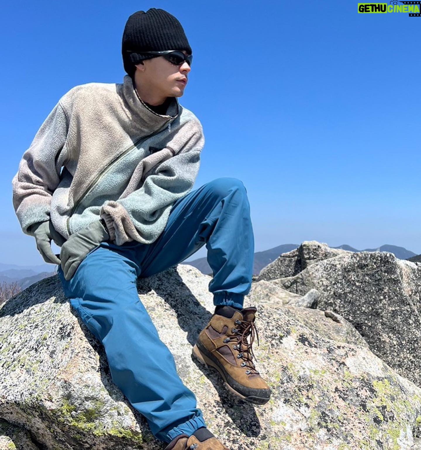 Ryo Narita - 78.3K Likes - SNS頑張っていきましょう、私
とりあえず、山
いつだっていきたい、山
帽子の上からサングラスかけるってのが、形から入るってこと