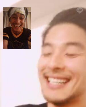 Ryo Nishikido Instagram - 結局寝れず、1時間、ヤローと長いテレビ電話。

最高でした。

海外で頑張ってる奴はやっぱりつえー。

負けないように頑張んなきゃなって思います。#バンダナ#髪邪魔#髪切りたい#引き続き起こしたらごめんなさい