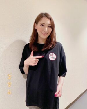 Ryo Tamaki Instagram - .

こんばんは。りょうです☺️

ミュージカル「20世紀号に乗って」本日、大千穐楽を迎えました🚂✨

ついに列車の旅が終わってしまいました。

今までとはまた違う大きな大きな挑戦。
1日24時間じゃ足りない！！！とお稽古中は毎日思っていました。
稽古初日から今日まで今の自分にできる200%の力を注いで来ましたが、課題はあれど、得るものがとても多かったので挑戦してよかったです。

もちろんまだまだ未熟なことはわかっていますし、芸の道に終わりはないけど、表現することの楽しさや喜びをリリーの感情を通して体感することが出来てとっても幸せでした。

改めて、私は表現するこの仕事が好きなんだなぁと。

カーテンコールでのお客様からの温かい拍手に、毎公演本当に本当に胸が一杯でした。
受け入れてくださったことに感謝しています。

そして、エネルギッシュでユーモアがあってプロフェッショナルなキャストのみなさん☺️✨
私がフワッとしてると道を修正してくれて。笑
日々の公演の中でも学ぶことばかりで、みなさんと一緒にこの作品を作れたことがとっても楽しかったし幸せでした♫

素晴らしいスタッフ、オーケストラのみなさんとご一緒出来たことも大切な思い出です。

今日までこの作品を愛して応援してくださった皆様、本当にありがとうございました🥹💓

「人生はまるで列車の旅」

リリーとしての旅は終わりましたが、
珠城りょうとしての旅はこれからも続きます。

次はどこでどんな人に出会えるのか、どんなことが待っているのか、立ち止まったとしても、楽しむ心を忘れずに前を見て歩んで行こうと思います😊

いつも温かいご声援ありがとうございます！！
みなさんの幸せを私も願っています。

珠城りょうでした🐇✨

#ミュージカル
#20世紀号に乗って

#増田貴久 さん

#小野田龍之介 さん
#上川一哉 さん
#渡辺大輔 さん
#戸田恵子 さん

#可知寛子 さん #斎藤准一郎 さん #武藤寛 さん
#横沢健司 さん
#植村理乃 さん #小島亜莉沙 さん #坂元宏旬 さん
#咲良 さん #篠本りの さん #田川景一 さん　
#田口恵那 さん #東間一貴 さん #長澤仙明 さん
#MAOTO さん #増山航平 さん #吉田萌美 さん
#米島史子 さん #玲実くれあ さん

#珠城りょう
#リリーに出会えてよかった
#素敵な旅をありがとう
#本人投稿だよ