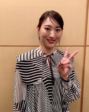Ryo Tamaki Instagram - 。

こんにちは！
みなさん、如何お過ごしでしょうか？？

今日は先日開催されたファンミーティングの様子をポストします📸

ファンのみなさんも参加型のゲーム、とても盛り上がりましたね✨
今まで応援してくださった方、そして初めて参加してくださった方に囲まれ、珠城も喜んでおりました😃
ありがとうございました。

次回は朗読ミュージカル！
「初恋」の世界でお会いしましょう。

#珠城りょう
#ryotamaki
#俳優　#actor

#ファンクラブ　#Sereno
#ファンミーティング

#アビステ #sergiorossi #doublestandardclothing #sov #DRESSLAVE#ドレスレイブ#アビステ