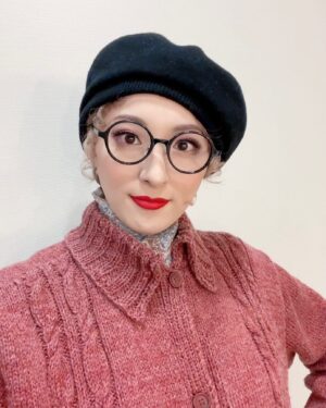 Ryo Tamaki Instagram - .

ミュージカル「20世紀号に乗って」、早くも開幕から2週間が経ち、東京公演は残すところ、あと5日となりました🚂！

連日、見切れ席まで超満員のお客様にお越しいただき、感謝しております🙇‍♀️✨

本日も珠城のオフショットを📸👀
まだ垢抜けないミルドレット・プロツカ時代。
ここからハリウッドの大女優リリー・ガーランドにどのように変貌を遂げるのか、必見ですね💡
ちなみに珠城はこの衣裳が1番落ち着くそうです。笑

ご乗車済みの方、ご乗車予定の方も皆さまありがとうございます🎫
そして、いつも温かいご声援をくださる皆さまも本当にありがとうございます😌

千穐楽まで、どうぞよろしくお願いします！！

#ミュージカル
#20世紀号に乗って

#増田貴久 さん

#小野田龍之介 さん
#上川一哉 さん
#渡辺大輔 さん

#戸田恵子 さん

#珠城りょう
#ryotamaki