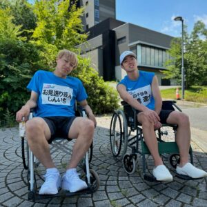 Ryodai Ishibashi Instagram - FNS27時間テレビ
100kmサバイバルマラソンありがとうございました！
長距離初挑戦でしたが
完走できず85kmからスタートして数百メートルの所でリタイアとなってしまい申し訳ないです！
体力的には全然大丈夫だったのですが、右脚が使い物にならなくなってしまいました
今は少し休んで回復してゆっくり歩けるようになってますのでご安心くださいませ
詳しくは7/29開催のトークライブだったり、水曜のラジオだったりで話すので是非よろしくお願いします
・
#FNS27時間テレビ
#100kmサバイバルマラソン
#しんいちさんと90km以降から見届けさせてもらいました
#そこに藤咲さんも来てくれて場が華やかに
#全員こちらに手を振ってくれる余裕もあり
#皆んな楽しく会話しながら走ってた
#人間離れしてます
#とにかく感動しました
#相方2人も控え室に戻らずずっと僕の控え室で何か食べながらサポートしてくれてました
#感謝すぎ