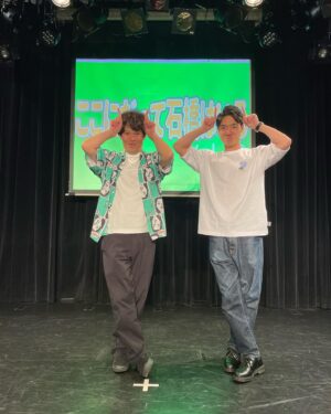 Ryodai Ishibashi Instagram - ピンのトークライブ
「ここにだって石橋はいる」
ゲストにちゅうえいさんが来てくださいました
・
#流れ星⭐︎
#ちゅうえい さん
#僕と一緒にジャンプした時に心開いてくれたらしい
#流れ星さんの漫才はジャズではなく童謡らしい
#レッドカーペットの裏側
#急に呼ばれて急いで着替えながらカムバック
#デデデーデン♩
#僕らが見てたレッドカーペットのネタは飲みの席で生まれたらしい
#尾田栄一郎先生のお友達
#いつメンのメンバーイカつい
#尾田先生亀梨さんHIDEさんTERUさん
#尾田先生の家に行ったら
#ゾロサンジちゅうえいの三角形で喋るらしい
#オリオン座のギャグは星にお客さんの顔が浮かんで思いついたらしい
#とんでもない人でした
#ありがとうございました
#終演後そばご馳走になりました
#ここにだって天使はいる