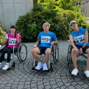 Ryodai Ishibashi Instagram - FNS27時間テレビ
100kmサバイバルマラソンありがとうございました！
長距離初挑戦でしたが
完走できず85kmからスタートして数百メートルの所でリタイアとなってしまい申し訳ないです！
体力的には全然大丈夫だったのですが、右脚が使い物にならなくなってしまいました
今は少し休んで回復してゆっくり歩けるようになってますのでご安心くださいませ
詳しくは7/29開催のトークライブだったり、水曜のラジオだったりで話すので是非よろしくお願いします
・
#FNS27時間テレビ
#100kmサバイバルマラソン
#しんいちさんと90km以降から見届けさせてもらいました
#そこに藤咲さんも来てくれて場が華やかに
#全員こちらに手を振ってくれる余裕もあり
#皆んな楽しく会話しながら走ってた
#人間離れしてます
#とにかく感動しました
#相方2人も控え室に戻らずずっと僕の控え室で何か食べながらサポートしてくれてました
#感謝すぎ