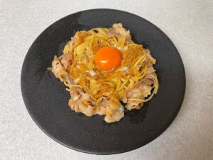 Ryodai Ishibashi Instagram - いつもは何個かまとめてますが、
流石に美味すぎたのでこれだけの投稿になります
・
#味見した時に美味すぎて早く完成させたくなり食べるのが楽しみになったすた丼パスタ

#男なら全員好きな味してました
#すた丼は米もありだけどパスタもあり
#見た目も匂いも味もグッド
#何故か食べ終わった後に腹減った
#美味すぎて一瞬でした 
#パスタ