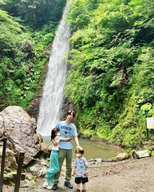 Ryoff Karma Instagram - 天気予報雨だったけど養老の滝強行したら俺らがいる間だけ雨上がってた。
