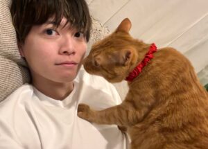 Ryogo Matsumaru Instagram - 今日はほっぺに鼻キスされたのでマジでどんなことも頑張れる

#猫 #ねこ