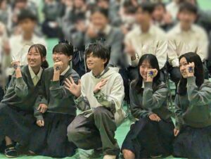 Ryogo Matsumaru Instagram - #福岡県 の高校に講演会に来てるんだけど、

手の甲に「松」「丸」「亮」「吾」って書いてる仲良し4人組がいて笑ったwww 思い出をありがとう！！

#松丸亮吾