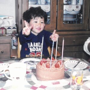Ryogo Matsumaru Instagram - 僕も #ポケモン も生まれて28年だから実は同い年なんだけど、幼少期の写真とか振り返るとどこかに必ずポケモン映ってて胸が熱くなる

#Pokémon #pokemon #pokemonday