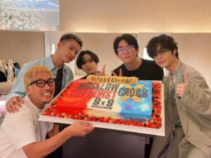 Ryoki Miyama Instagram - ハイローの日！！！
登壇させて頂きました！！
壱馬くんと最後の取材終わりにケーキ頬張りました🎂🙄
皆さんありがとうございました🥰

 #ハイローの日
#HiGH_LOW
 #前田公輝
 #川村壱馬
 #塩野瑛久
 #うえきやサトシ 
 #三山凌輝
 #RYOKI