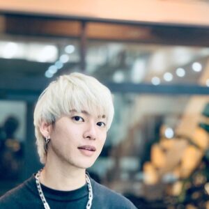 Ryoki Miyama Instagram - 皆さん、お久しぶりです！
本日は三山凌輝としてご挨拶させて頂きます。
ずっと応援して頂いていた皆さんには帰ってきたらまたお話しますねとお伝えさせて貰っていましたし、新たに応援してくれている皆さんにも感謝の気持ちを伝えたくてご挨拶させて頂きます！

改めまして、この度、SKY-HI さん主催オーディション企画｢THE FIRST｣にて「BE:FIRST」
のメンバーRYOKIとして正式にアーティスト活動をさせて頂くことになりました。
この「THE FIRST」に参加させて頂いていた中で本当にたくさんの事があり、幸せだったこと、辛かったこと、悲しかったこと、嬉しかったこと、言い表せれない程の思いがありましたが、本当にSKY-HIさんや
運命で出会えた仲間や関わって頂いた皆様から、感謝してもしきれない経験をさせて頂きました。
僕自身、表現者として幼い頃からがむしゃらに目標に向かって歩んできた事が1つやっと形として結実した思いです。
オーディションは、決して楽なだけではありませんでしたが、一緒に切磋琢磨した仲間、
そして応援してくれた皆さんの存在がなにより本当に大きかったという事は伝えさせて下さい。 
本当にたくさんの応援ありがとうございます。 物凄く心の支えになっています。
これから、どんなに険しい道のりだとしても、素晴らしい仲間と、応援して下さる皆さんと、
どこまでも壁を乗り越えていきたいと強く感じました。
心だけは鋼のように強く持つ心得ですので、謙虚さと感謝の気持ちだけは忘れずに日々精進させて頂きます。 
BE:FIRST 「RYOKI」としては「THE FIRST」のオーディションを受けた心からリスペクトできる
全ての仲間の想いを背負って「BE:FIRST」で世界に羽ばたけるように全力で取り組んでいきます！
そして俳優 「三山凌輝」としても自分の目標に全力で頑張っていきますので、
引き続き応援宜しく御願い致します。
皆さんと早くお会いできる日を楽しみにしています！！

#BEFIRST
#ShiningOne
#RYOKI
#リョウキ
#三山凌輝
#SKYHI