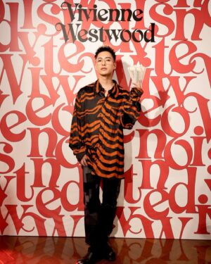 Ryoki Miyama Instagram - Vivienne Westwood at reception party.
Met my bro and also my guy who it's been a while.  catch up to you guys soon again. 😘

Vivienne Westwood Japan　 #VivienneWestwoodMAN
  #novelcore 
  #大平修蔵
  #三山凌輝