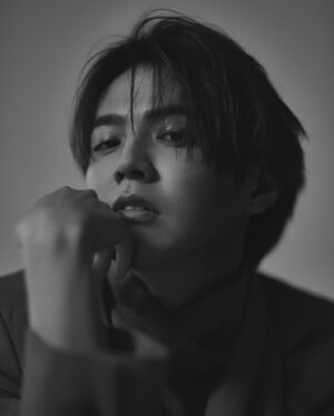 Ryota Katayose Instagram - 片寄涼太 ソロ としての
新しいアーティスト写真を
撮り下ろしました📸✨
これまでの活動を種とし、
ソロ活動を通しても
たくさんの花を咲かせられるよう
これから頑張っていきます！！💐💫
#片寄涼太_2024