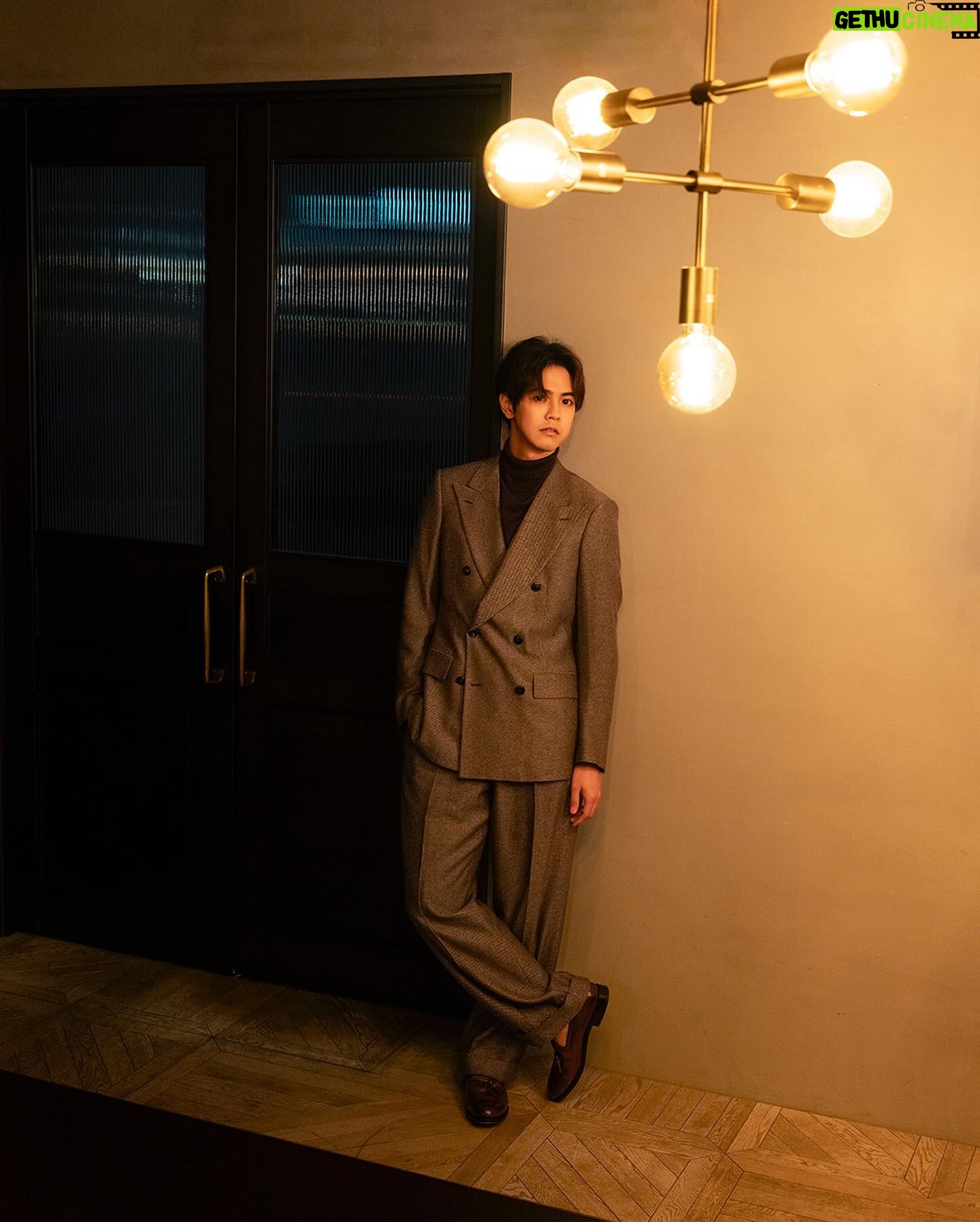 Ryota Katayose - 38.1K Likes - 今年も残り1週間💡
いかがお過ごしですか?💫
私は今年のお仕事も
だいぶ見通しが見えてきて、
来年の準備の時間に
ガッツリ入っています🔥🔥
(全身筋肉痛、ヤバいです💦笑)
そんななか
今夜は素敵なクリスマスイブ、
このために撮り下ろした作品を
皆さまにお届けします❄️✨
良い夜をお過ごしください🎄🥂
#Christmas #Christmastime