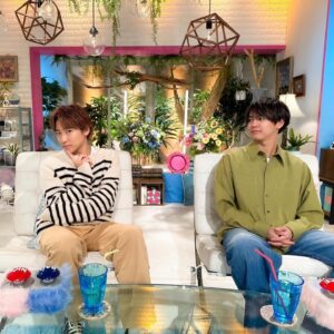 Ryota Katayose Instagram - テレビ朝日
『あざとくて何が悪いの？』
なんと4度目の出演ということで😆💦
だんだんリビングのように
リラックスさせて頂いております。笑
ドラマで共演中の鈴木愛理さんとも
このようなまた別の形でご一緒できて
楽しく嬉しい時間でした👍☺️
TVerでの配信でも
是非ご覧ください〜！！🙌💫 
@azatoinsta @airisuzuki_official_uf 
#あざとくて何が悪いの 
衣装は@marni 🍀