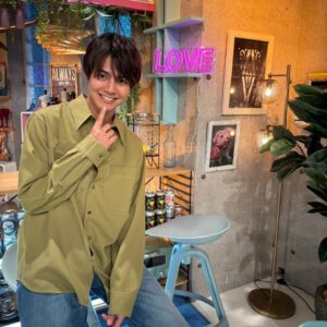 Ryota Katayose Instagram - テレビ朝日
『あざとくて何が悪いの？』
なんと4度目の出演ということで😆💦
だんだんリビングのように
リラックスさせて頂いております。笑
ドラマで共演中の鈴木愛理さんとも
このようなまた別の形でご一緒できて
楽しく嬉しい時間でした👍☺️
TVerでの配信でも
是非ご覧ください〜！！🙌💫 
@azatoinsta @airisuzuki_official_uf 
#あざとくて何が悪いの 
衣装は@marni 🍀