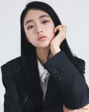 Ryu Ji-an Instagram - 2024 류지안 New 프로필~♡
엄만 첫 번째 사진 표정 좋아함 ㅎㅎㅎ
평소에 안하던 메이컵과 
찰랑거리는 머리로 
기분 좋았던 류지안씨~😆

Photo : @moodyr.o8 
H/M : @seo100_makeup

#14살 #만12세 #류지안 #ryujian #주니어모델 #주니어배우 #청소년배우 #청소년모델 #아역배우 #광고모델 #피팅모델 #koreankidsmodel #koreanactress #프로필사진 #프로필촬영 #무디롭스튜디오 #무디롭 #시우작가님 #서백실장님 #📸 #딸스타그램