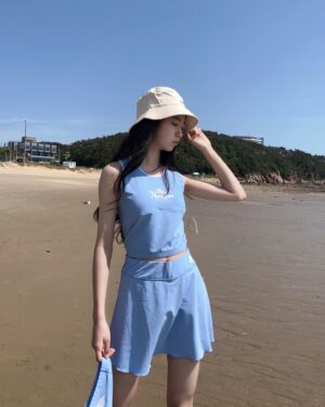 Ryu Ji-an Instagram - #광고 @thenorthfacekids_kr
 
파란 바다만큼 청량한 하늘색의 노스페이스 키즈 래쉬가드 ~💙
 
걸즈 아이스 롤리 탑은 길이 넉넉하고, 
얇은 가슴패드가 내장되어 있어 부담스럽지 않아서 좋아요.
여기에 흡습속건으로 빠르게 말라서 물놀이 할 때 입히기 너무 좋네요!💦
키즈 서프사이드 스커트 레깅스는 
치마바지 일체형이라 편하고 예쁘네요~
허리 사이즈 조절할 수 있게 되어 있는 것도 마음에 들어요.
 
UV차단기능과 피부에 닿으면 시원함이 느껴지는 냉감소재로 만들어져
올 여름 워터파크에서도 잘 입을 것 같아요.
 
✔️167cm 43kg 지안인
노스페이스키즈-걸즈 아이스 롤리 탑(NT7VQ01T) 160사이즈 
키즈 서프사이드 스커트 레깅스(NF6KQ02T) 160사이즈 입었어요. 
 
#14살 #류지안 #ryujian #주니어모델 #주니어배우 #청소년모델 #청소년배우 #노스페이스 #노스페이스키즈 #걸즈아이스롤리탑 #걸즈서프사이드스커트레깅스 #키즈래쉬가드 #키즈래시가드 #여아래쉬가드 #키즈래쉬가드추천 #키즈수영복 #여아수영복 #키즈수영복추천 #키즈여름코디 #키즈코디 #키즈룩 #키즈옷 #키즈스타일 #키즈코디 #키즈데일리룩 #키즈패션 #초등학생패션 #물놀이코디 #수영장코디 #여름코디