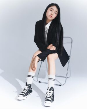 Ryu Ji-an Instagram - 2024 지안이 프로필 사진~😆
평소 입던 셔츠에 아빠 재킷(?!)만 걸쳤는데도 
느낌있게 찍어주셨어요~♡
깔끔하고 이쁘죠?! 😍

Photo : @moodyr.o8 
H/M : @seo100_makeup

#14살 #만12세 #류지안 #ryujian #주니어모델 #주니어배우 #청소년배우 #청소년모델 #아역배우 #광고모델 #피팅모델 #koreankidsmodel #koreanactress #무디롭 #무디롭스튜디오 #프로필촬영 #프로필사진 #시우작가님 #서백실장님 #금손님들 #딸스타그램