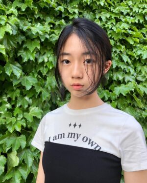 Ryu Ji-an Instagram - #제품협찬
@iami_fromanotherpointofview 

네파(NEPA)에서 주니어라인 ’IAMI‘ 브랜드를 런칭했대요~
포켓이 포인트인 와이드 데님팬츠와
몸통부분이 니트소재인 매력적인 티셔츠를 입어봤어요.
예쁘지만 편하고 유니크한 것을 좋아하는 주니어라면 맘에 쏙 들어할 것 같아요~

✔️167cm 43kg 지안인 
마이 슬림 티셔츠 (KK45379_A01) free 사이즈
와이드 카고 데님팬츠 (KK21676_L08) L사이즈 입었어요~

#14살 #만13세 #류지안 #ryujian #주니어모델 #주니어배우 #청소년배우 #청소년모델 #아역배우 #광고모델 #피팅모델 #koreankidsmodel #koreanactress #주니어의류 #IAMI #아이엠아이 #중학생 #딸스타그램