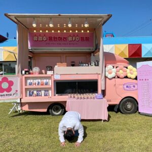 Ryu Kyung-soo Instagram - 10월에.