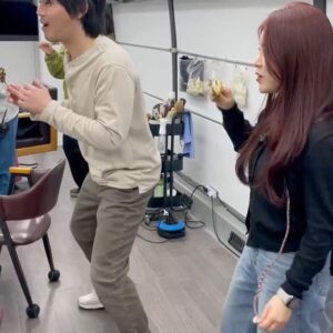 Ryu Kyung-soo Instagram - 선산의 뒷 이야기.

-풍성한 명절 보내시고 새해 복 많이 받으세요.