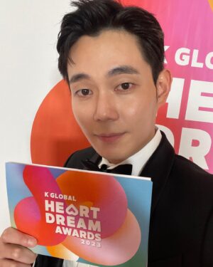 Ryu Kyung-soo Instagram - 2023 k글로벌 하트드림어워즈 시상
수상 하신 모든 분들 축하드립니다!
👏👏👏👏👏👏👏